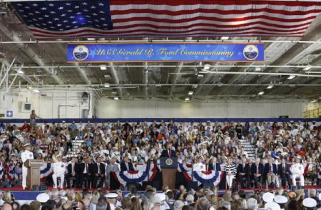 Трамп передал ВМС США самый современный авианосец в мире (фото)