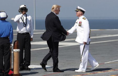 Трамп передал ВМС США самый современный авианосец в мире (фото)