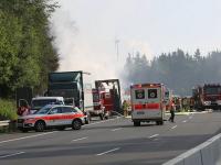 В Баварии туристический автобус врезался в грузовик