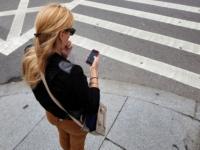 В Гонолулу пешеходам запретили смотреть в телефоны при переходе через дорогу