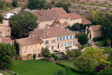 Брэд Питт и Анджелина Джоли обязаны выплатить французскому дизайнеру 565 тысяч евро (фото)