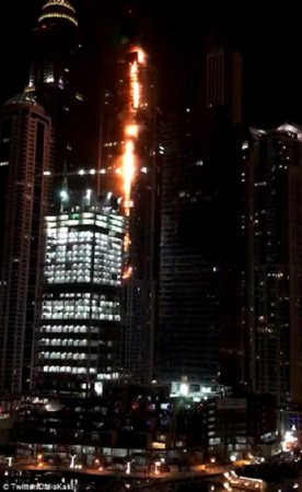 В Дубае горит один из самых высоких небоскребов в мире (фото, видео)
