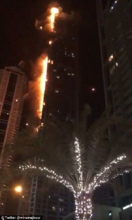 В Дубае горит один из самых высоких небоскребов в мире (фото, видео)