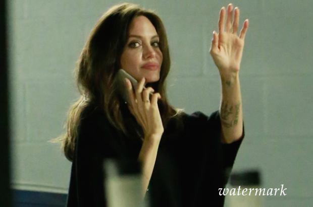 Анджелина Джоли на встрече с поклонниками вновь выглядит счастливой