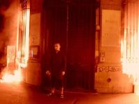 Российский художник Петр Павленский поджег банк в центре Парижа (видео)