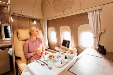 Авиакомпания Emirates предлагает купе в салоне первого класса стоимостью от 9 000 долларов (фото, видео)