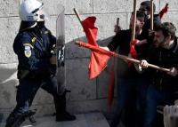 В Афинах полиция применила слезоточивый газ против митингующих