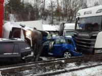 В Чехии на скоростной трассе столкнулись более 40 автомобилей (фото)