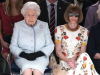 91-летняя королева Великобритании впервые в жизни посетила Неделю моды в Лондоне (фото)