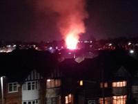 Мощный взрыв в британском городе Лестер. Горят два магазина и дом (фото, видео)