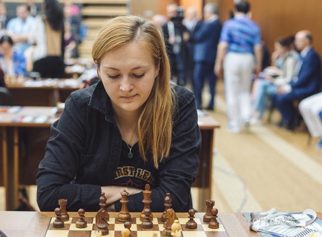 Ушенина сыграла вничью с Горячкиной, Мария Музычук проиграла Гуниной в 7-м туре ЧЕ по шахматам