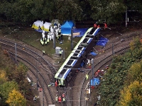В Лондоне сошел с рельсов и перевернулся трамвай: семеро погибших