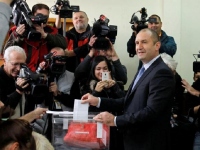 В первом туре президентских выборов в Болгарии победил Румен Радев, выступающий за сближение с Россией