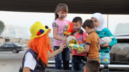 В результате авиаудара погиб «Клоун из Алеппо», развлекавший детей уличными выступлениями