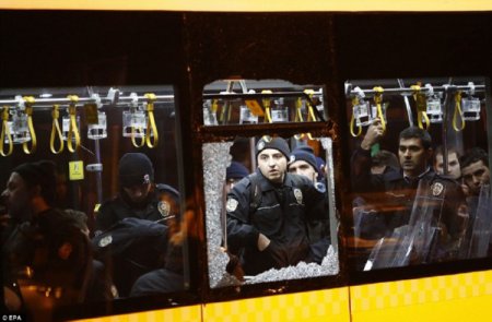 В результате теракта в центре Стамбула погибли 13 человек, десятки ранены (фото)