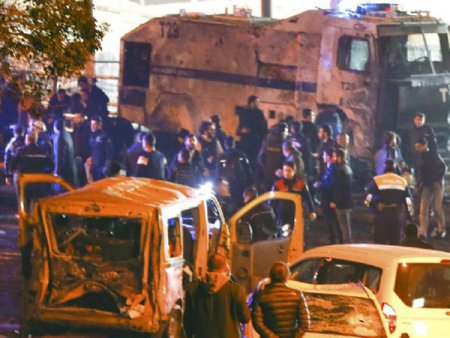 В результате теракта в центре Стамбула погибли 13 человек, десятки ранены (фото)