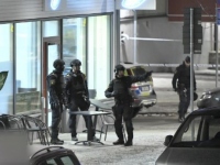 В Стокгольме неизвестные застрелили в кафе двух человек и ранили еще одного