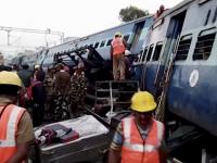 Число погибших в железнодорожной катастрофе в Индии возросло до 32 человек