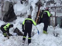 Спасатели нашли в накрытом снежной лавиной отеле шестерых выживших