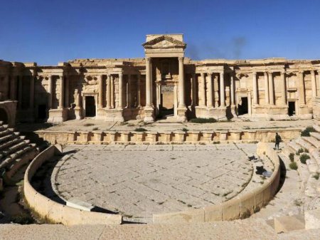 Боевики "Исламского государства" разрушили амфитеатр и тетрапилон в Пальмире