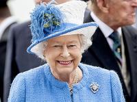 Королева Елизавета II первой из британских монархов отмечает «сапфировый юбилей» пребывания на троне (фото)