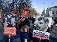 Московский марш: полиция изъяла у митингующих баннер с надписью "Путин — это война" 