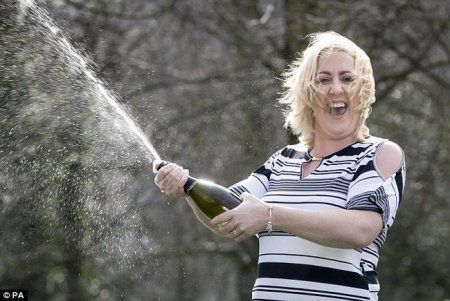 Британка, в одиночку воспитывающая четверых детей, выиграла 18 миллионов долларов в лотерею EuroMillions (фото)