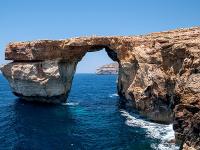На Мальте обрушилась знаменитая скала «Лазурное окно», которую снимали в сериале «Игра престолов» (фото)
