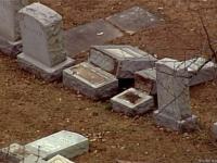 Вандалы осквернили около 500 надгробий на еврейском кладбище в Филадельфии