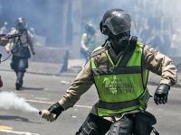 Полмиллиона человек вышли на улицы городов Венесуэлы, требуя отставки президента Мадуро