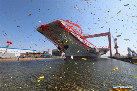 В Китае спустили на воду первый авианосец (фото, видео)