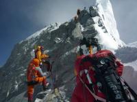 На Эвересте обвалился склон, сделав восхождение еще более опасным
