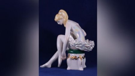 Американский скульптор Джефф Кунс утверждает, что у него есть лицензия на использование работ украинской фарфористки Оксаны Жникруп