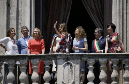 Мелания Трамп затмила всех дам на саммите G7 в Италии (фото)