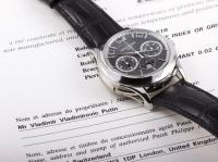 На аукцион выставлены роскошные «часы Владимира Путина»