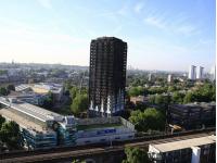 На верхних этажах сгоревшей высотки в Лондоне остаются десятки трупов