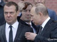 Промокшие Путин и Медведев - фото дня