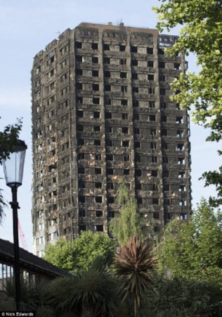 "Будем честны - пожар в Лондоне унес жизни не менее 150 человек" - певица Лили Аллен