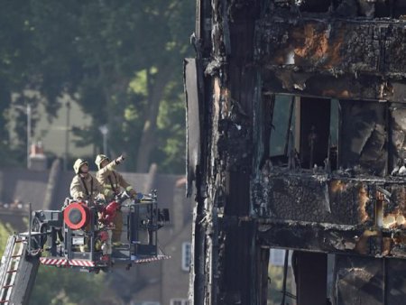 Число погибших при пожаре в лондонской высотке достигло 30-ти (фото, видео)