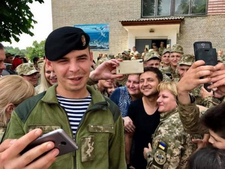 На трехлетие батальона «Киевская Русь» юморист Александр Пикалов подарил военным автомобиль