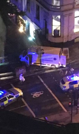 Негодяи нанесли девушке 15 ударов ножами - свидетель теракта в Лондоне (фото)