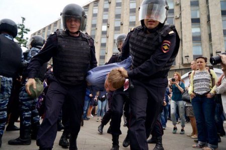 В Москве на акциях протеста задержаны более 750 человек (фото)