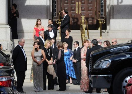 Вице-президент США поженил в Вашингтоне министра финансов и голливудскую актрису (фото)
