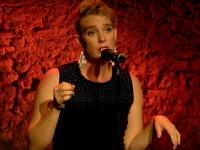Французскую певицу Барбару Велденс убило током во время выступления