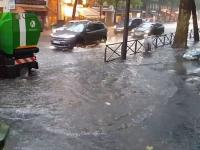 На Париж обрушился небывалый ливень (фото, видео)