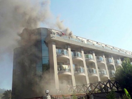 Пожар в пятизвездочном отеле в Кемере: эвакуированы 400 человек (фото, видео)