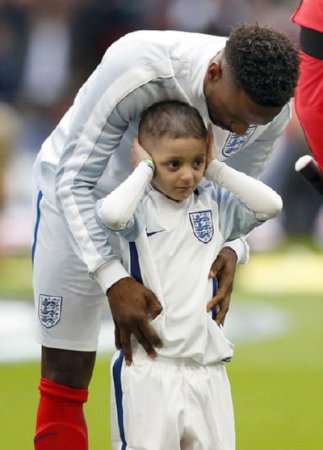 В Англии скончался от рака 6-летний Брэдли Лоури, верный болельщик футбольного клуба "Сандерленд" (фото)
