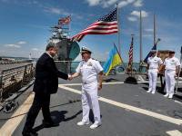 В Одессе Порошенко повстречался с командой американского эсминца(освежено, видео)