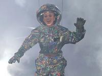 Кэти Перри летала в скафандре на церемонии вручения премии MTV (фото)