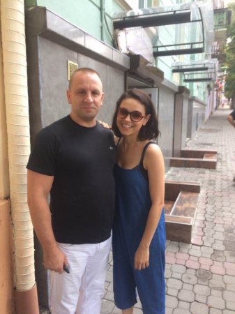 Голливудские звезды Кунис и Кутчер посетили Украину (фото)